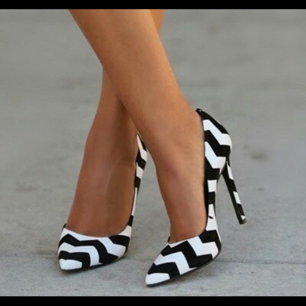 Schutz black and white chevron Gilberta pumps